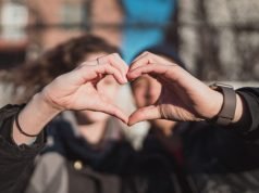 Kako da iznenadite voljenu osobu za Dan zaljubljenih? ljubav-par-srce