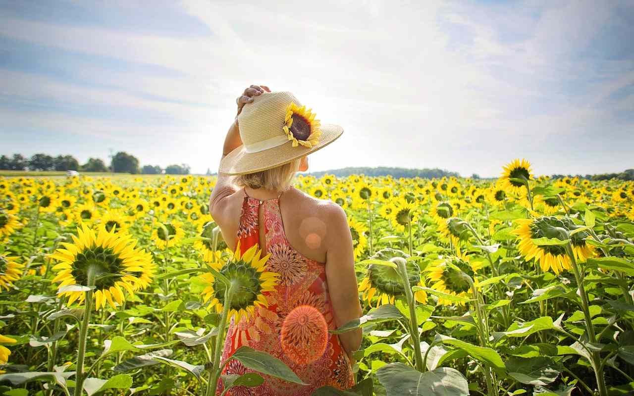 zena-haljina-suncokreti