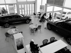 Šta treba da znate pre iznajmljivanja automobila: vodič kroz ugovor, osiguranje i odgovornost salon-automobili-stolovi-ljudi